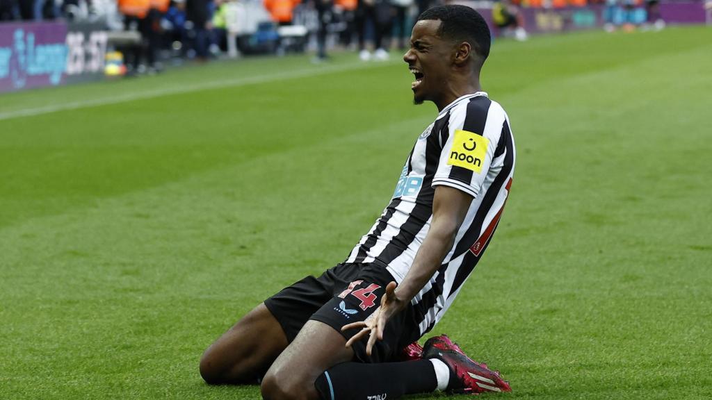 Alexander Isak, durante un partido.