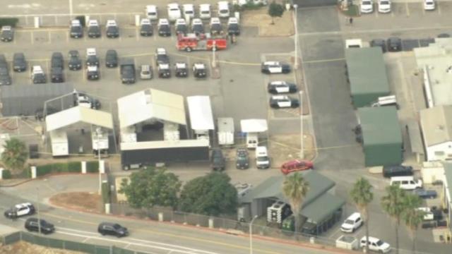 Vista aérea del centro de entrenamiento del Departamento del sheriff afectado por la explosión.