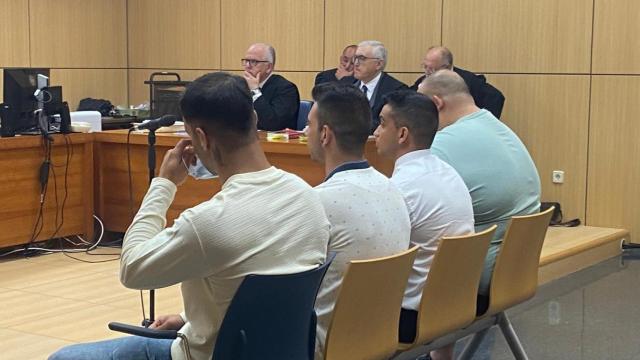 Acusados por abusar sexualmente de una menor en el juzgado. Europa Press