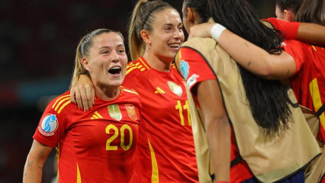 Las jugadoras de la Selección celebran el pase a semifinales de la Eurocopa tras el gol de Claudia Pina
