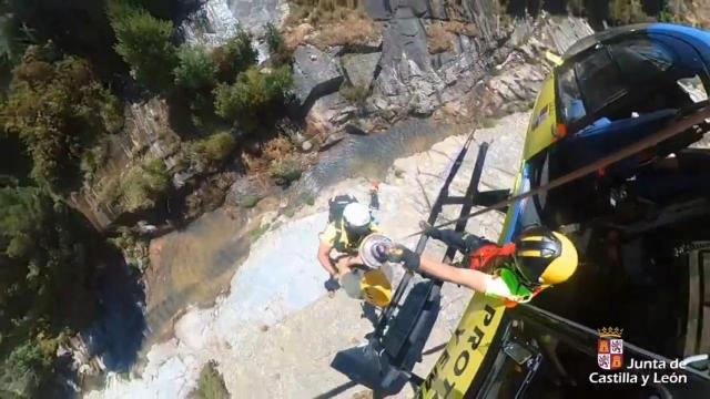 Rescate de una mujer en Navarredonda de Gredos