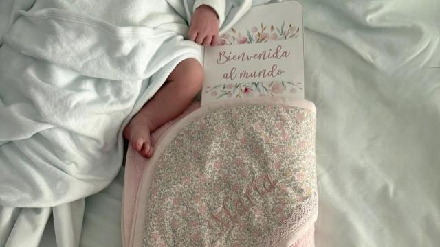 Imagen de la pequeña María, hija de María Toledo y Esaú Fernández.
