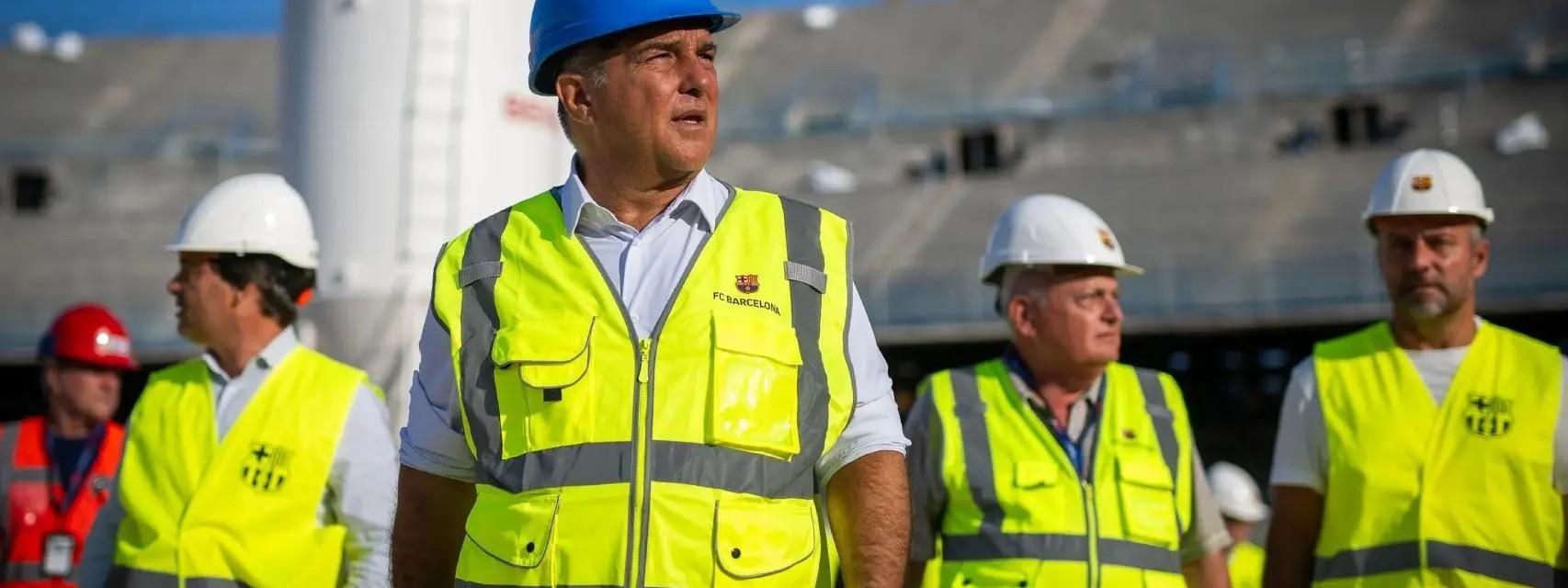 El presidente del Barça, Joan Laporta, durante una de las visitas del club al interior del Camp Nou durante el proceso de remodelación.