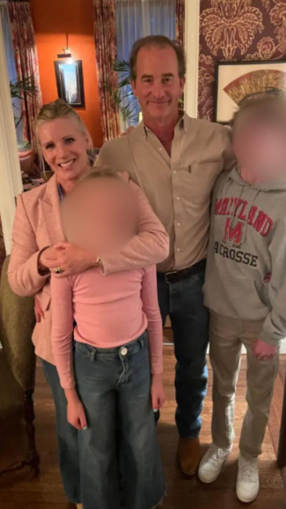 Kristin Cabot, con su esposo Andrew Cabot, en una imagen de las redes sociales.