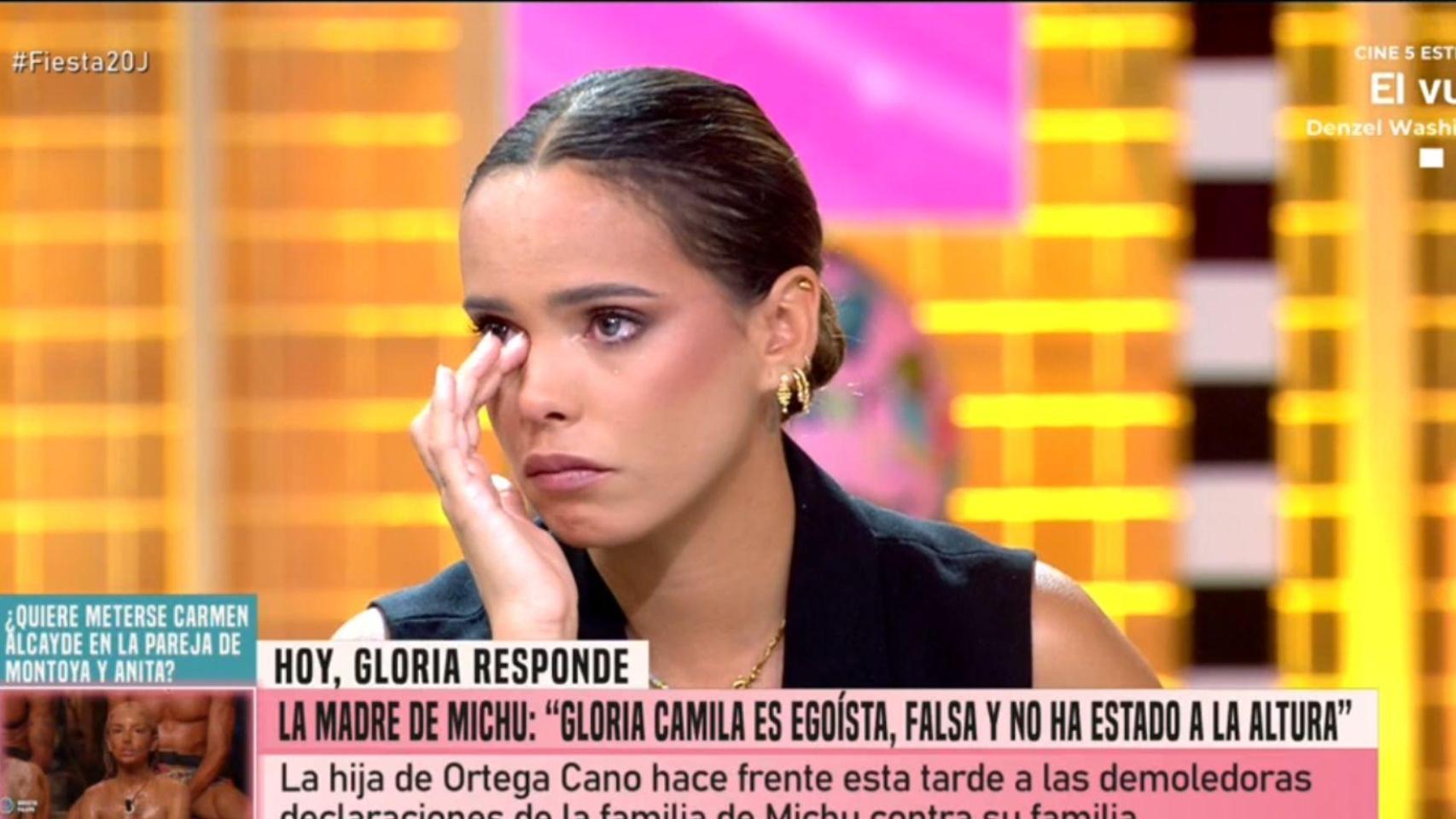 Gloria Camila estalla contra la madre y hermana de Michu: "¡Que nos dejen  en paz! Ellas son las que cuentan mentiras"