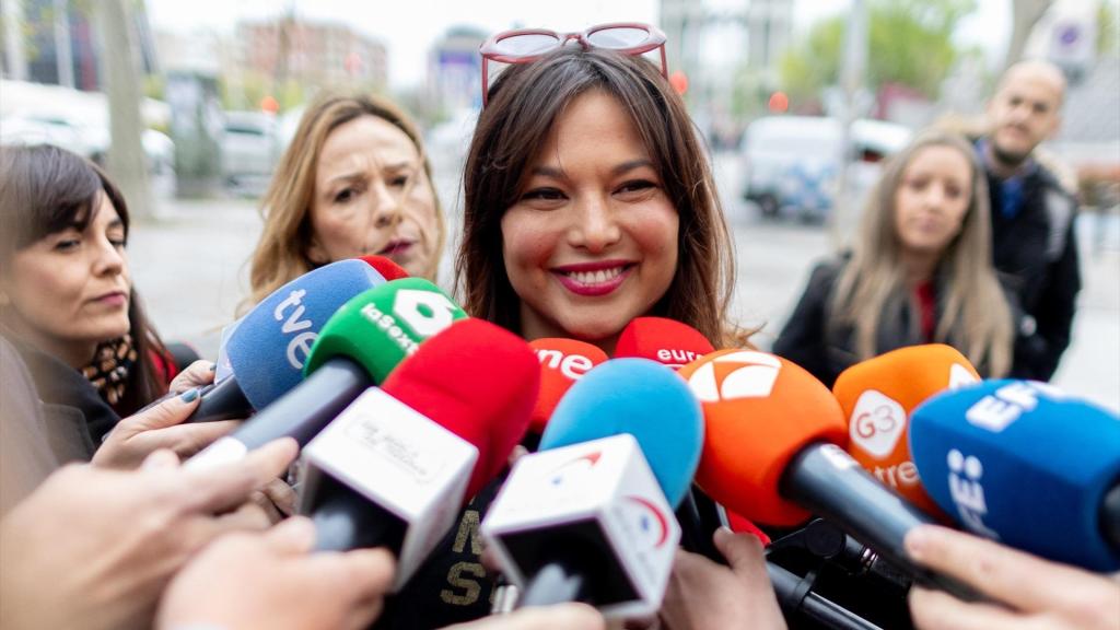 Elisa Mouliaá, el pasado 11 de abril, cuando acudió al Juzgado para entregar su teléfono móvil, según acordó el juez./