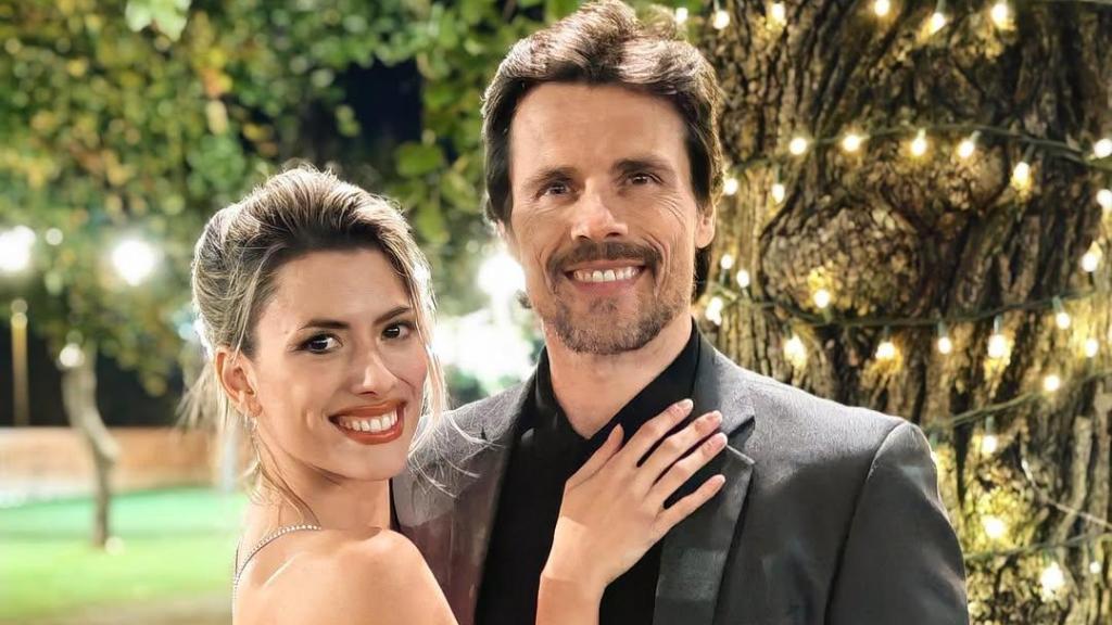 La blindada boda de Octavi Pujades y Anna Senan: un enlace íntimo, con  disfraces y dos vestidos de novia