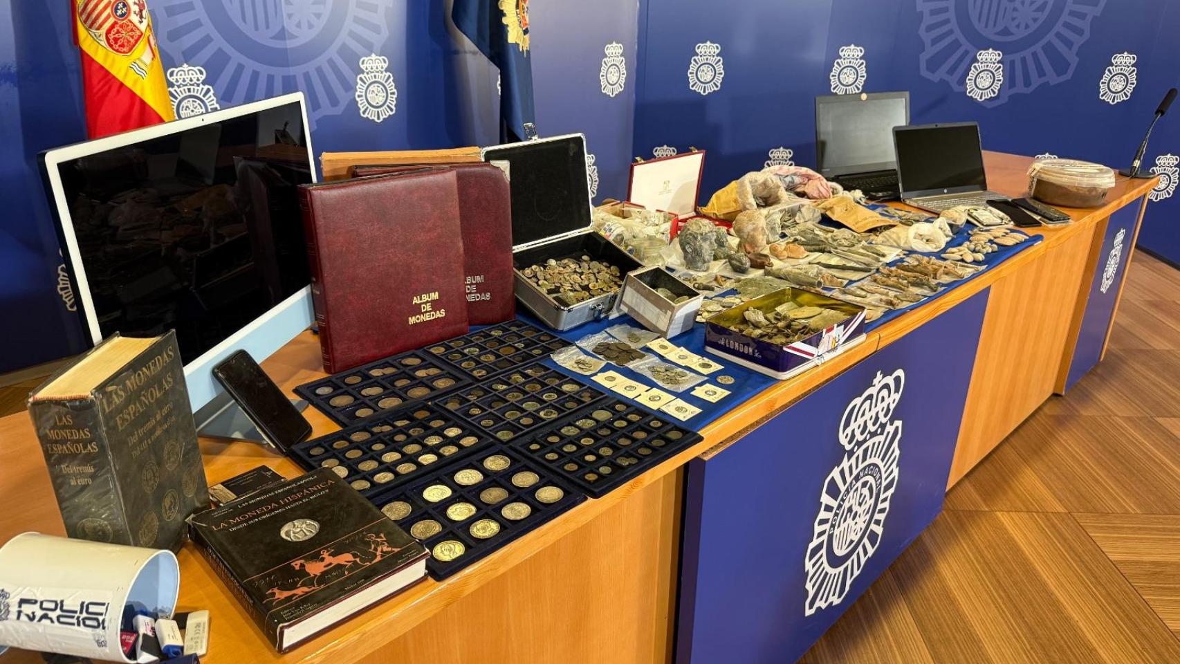 Objetos arqueológicos robados y dispuestos para su venta desde Andalucía.