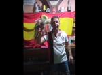 Piden la dimisión de un concejal en Cuenca por brindar junto a una bandera franquista: "¡Arriba España!"