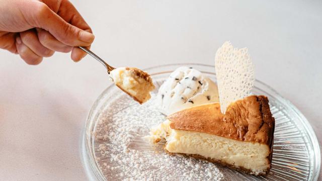 Tarta de queso con la firma de Jorge Rodríguez.