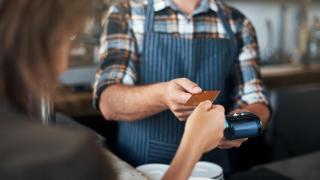 camarero-estalla-moda-pedir-cuenta-por-separado