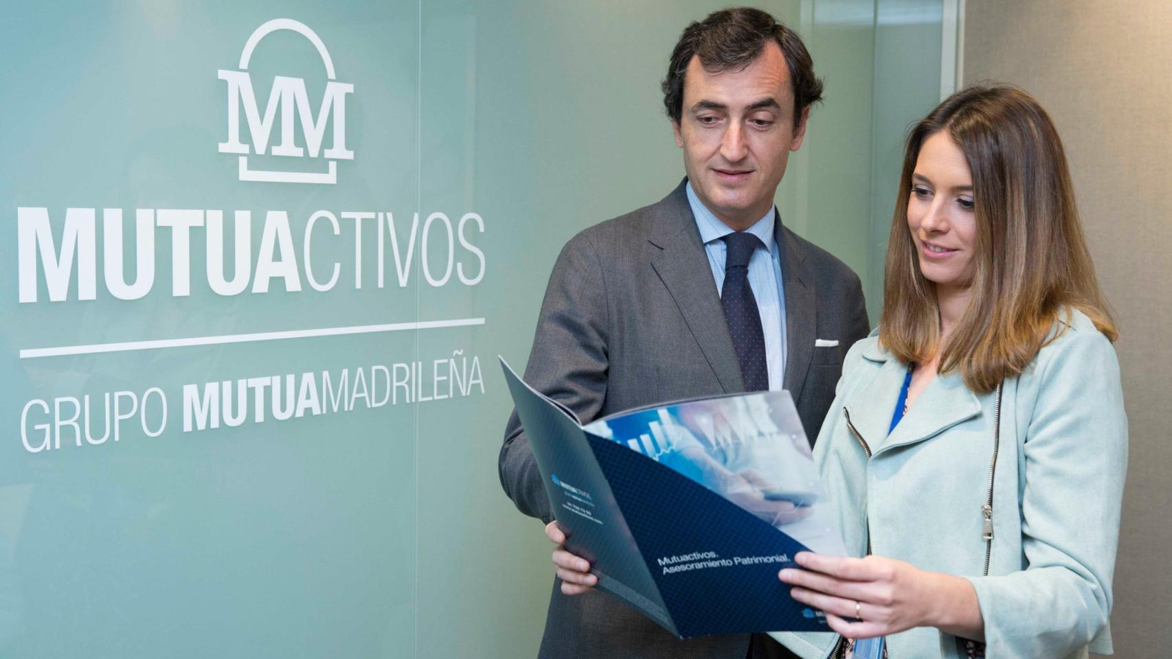 Dos trabajadores de Mutuactivos.