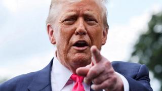 Trump intensifica su cruzada anti-eólica con más bloqueos y sacude al sector europeo: "Va contra la lógica económica"