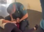 La Guardia Civil reduce a la directora de un coro de 50 menores judíos y les impide volar a petición del piloto