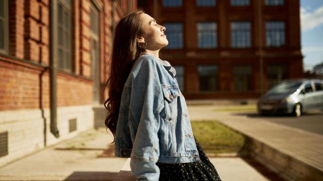 Una mujer al sol