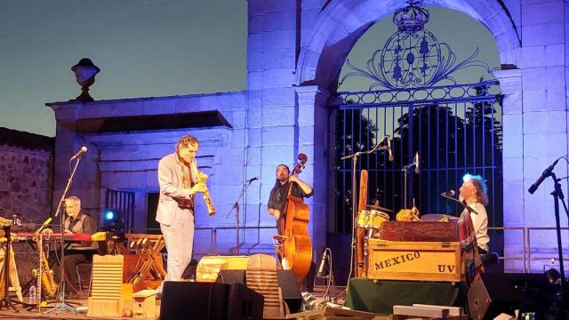 El saxofonista José Luis Gutiérrez en el cierre del Festival La GranJazz 2025