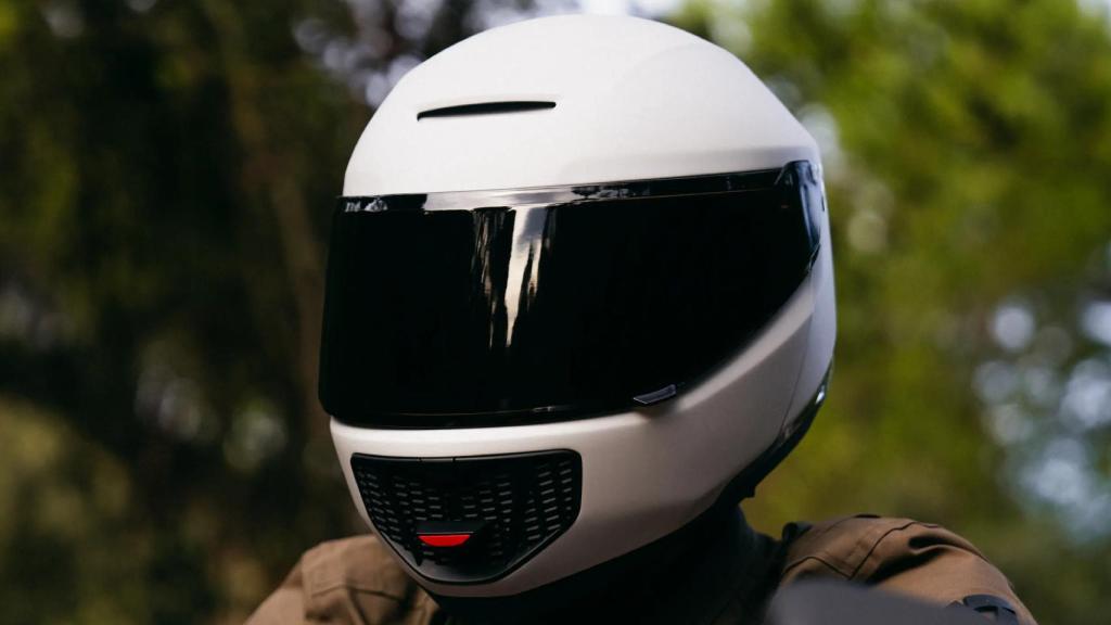 Una persona usando el casco Zyon.