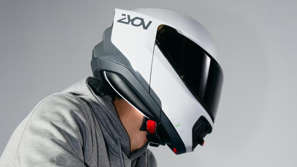 Una persona usando el casco Zyon.