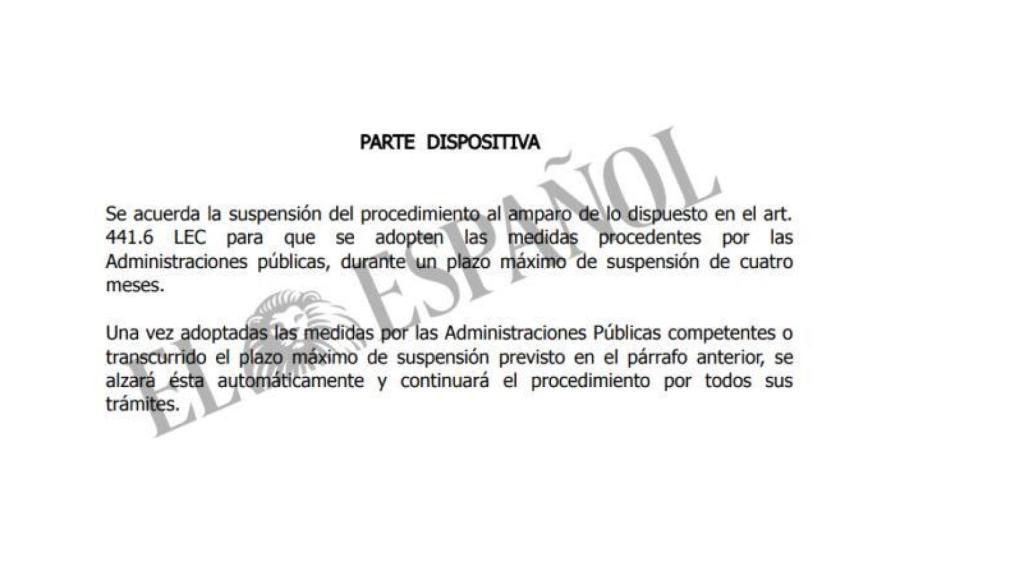 Auto del juez paralizando el desalojo.