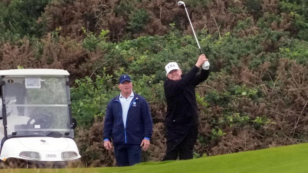 El presidente de los Estados Unidos, Donald Trump, llegó el viernes pasado al aeropuerto de Prestwick, cerca de Glasgow, al comienzo de una visita privada de cuatro días a Escocia.