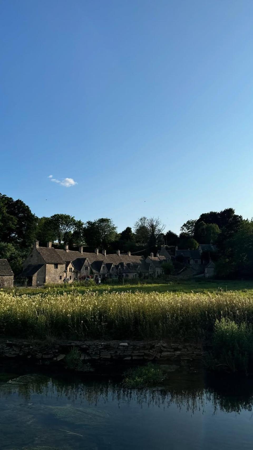 Imagen compartida por Kourtney Kardashian de los Cotswolds.