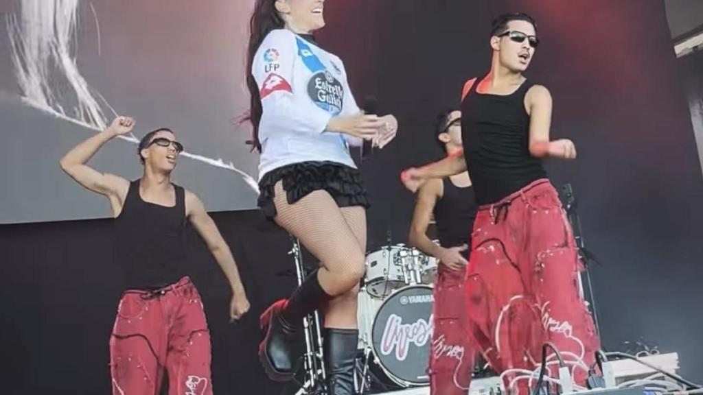 Imagen de Miriam Rodriguez con la camiseta.