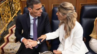 El presidente del Gobierno, Pedro Sánchez y la vicepresidenta segunda y ministra de Trabajo, Yolanda Díaz, durante el pleno extraordinario en el Congreso el pasado 9 de julio.
