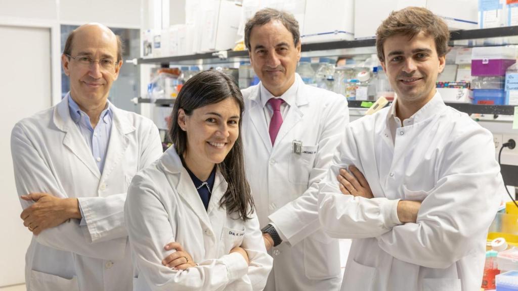 Ruiz-Fernández de Córdoba, junto con sus excompañeros del CCUN con los que ha publicado el estudio.