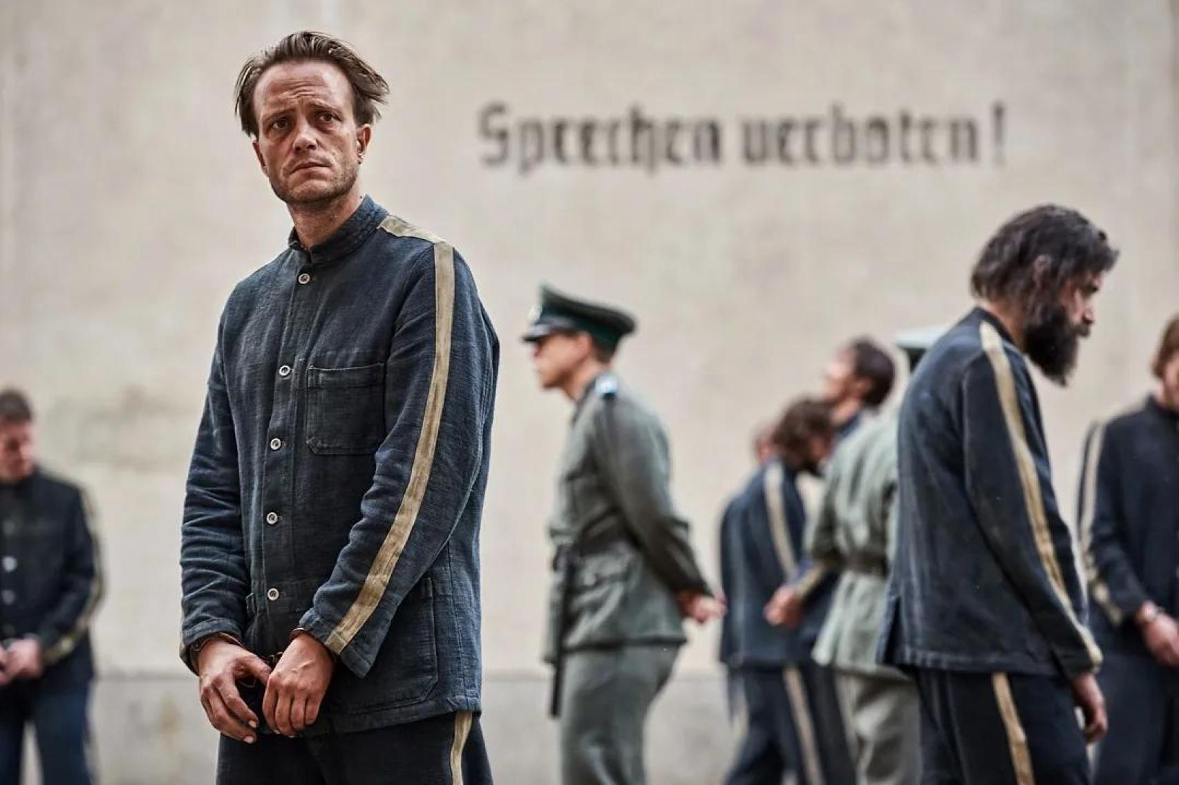 Franz Jägerstätter (interpretado por August Diehl), encarcelado por negarse a jurar fidelidad a Hitler