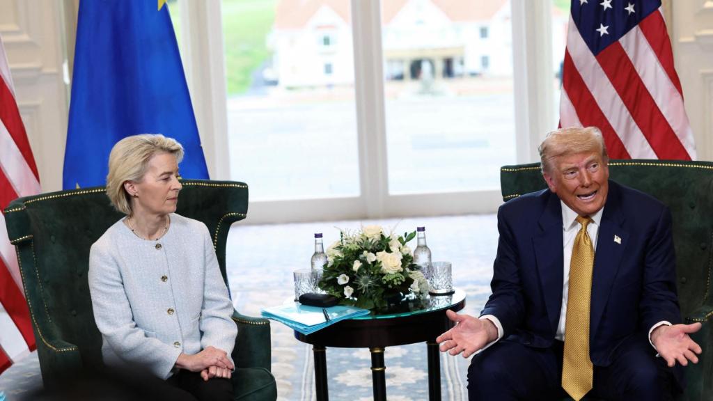 El presidente de Estados Unidos, Donald Trump, se reúne con la presidenta de la Comisión Europea, Ursula von der Leyen , en Turnberry, Escocia, Gran Bretaña, el 27 de julio de 2025.