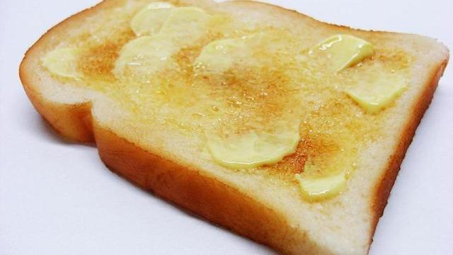 El pan de molde y la margarina son alimentos ultraprocesados.