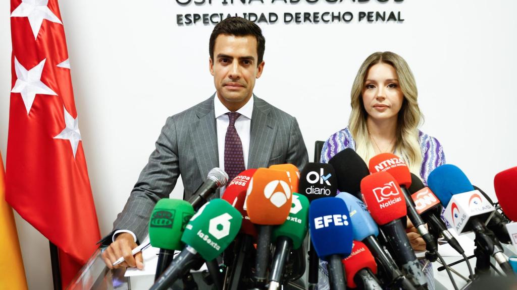 Juango Ospina y su abogado, Beatriz Uriarte, en una imagen de archivo.