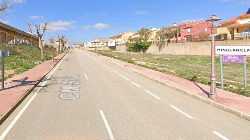 Uno de los accesos a la localidad conquense de Minglanilla (Google Maps).