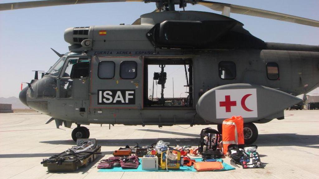 Imagen de un Súper Puma medicalizado por la UMAER.