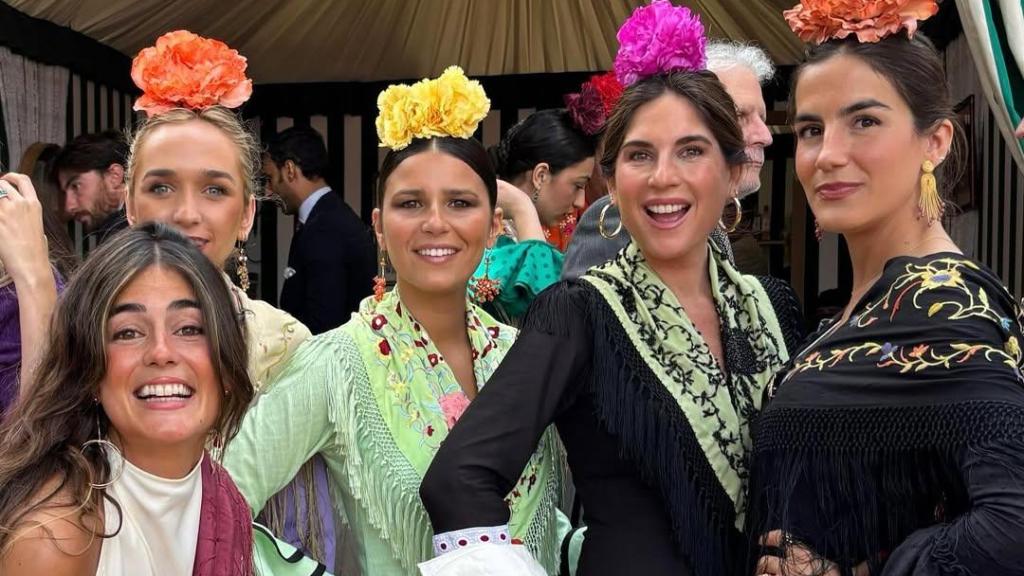 Blanca Londres con su primo Lourdes Montes en la feria de abril.