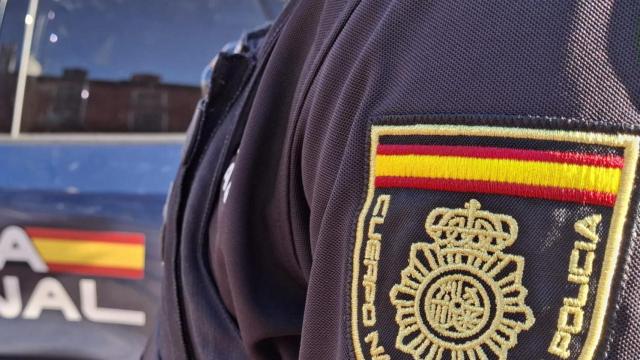 Un agente de la Policía Nacional