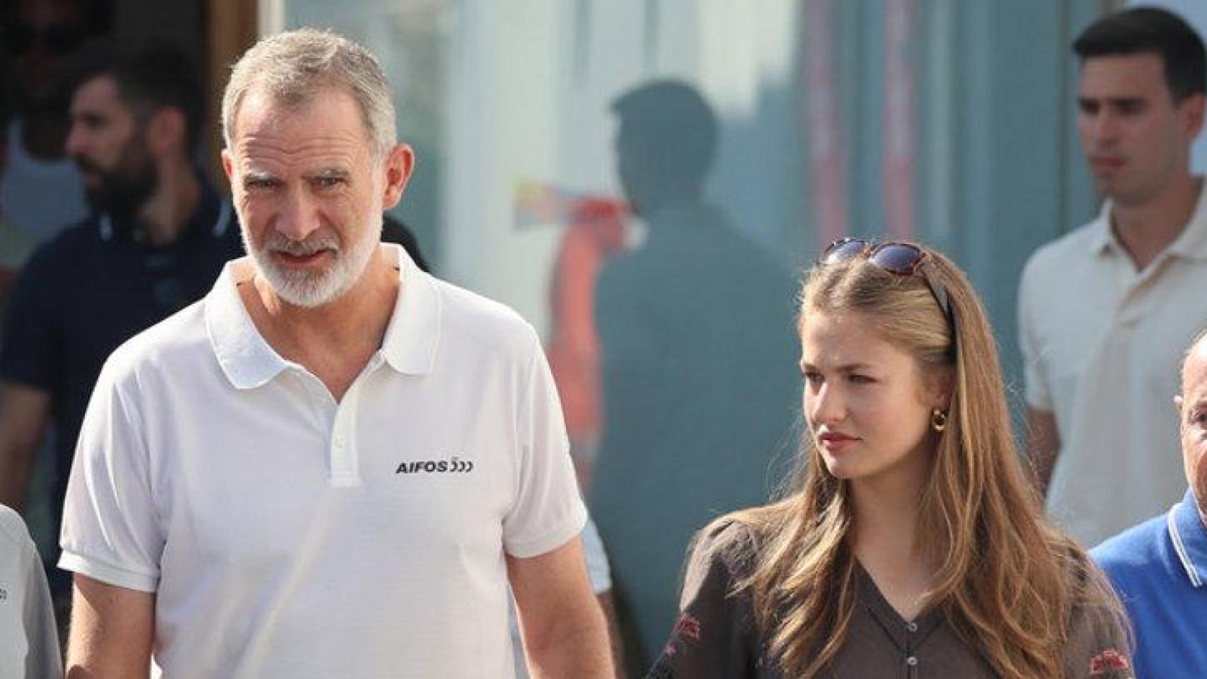 Concierto, aparición sorpresa con la princesa Leonor y  herida leve  en la pierna: las frenéticas horas de Felipe VI en Mallorca
