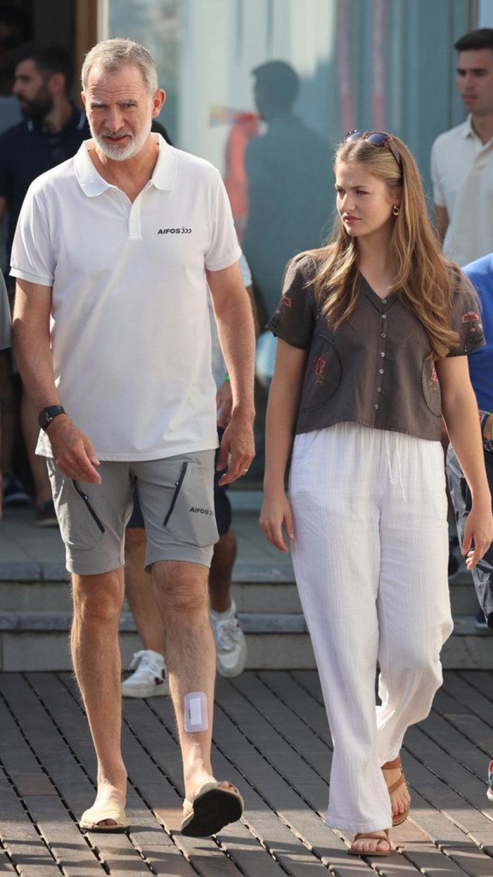 Este sábado, la princesa Leonor ha aparecido por sorpresa en el Royal Yacht Club en Mallorca.
