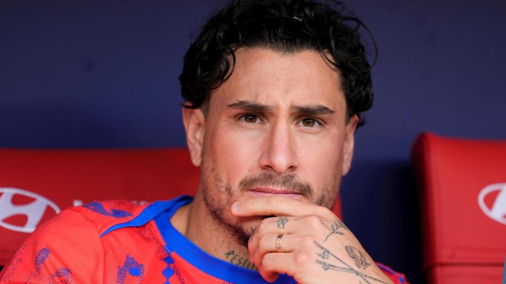 José María Giménez, en el banquillo del Riyad Air Metropolitano.