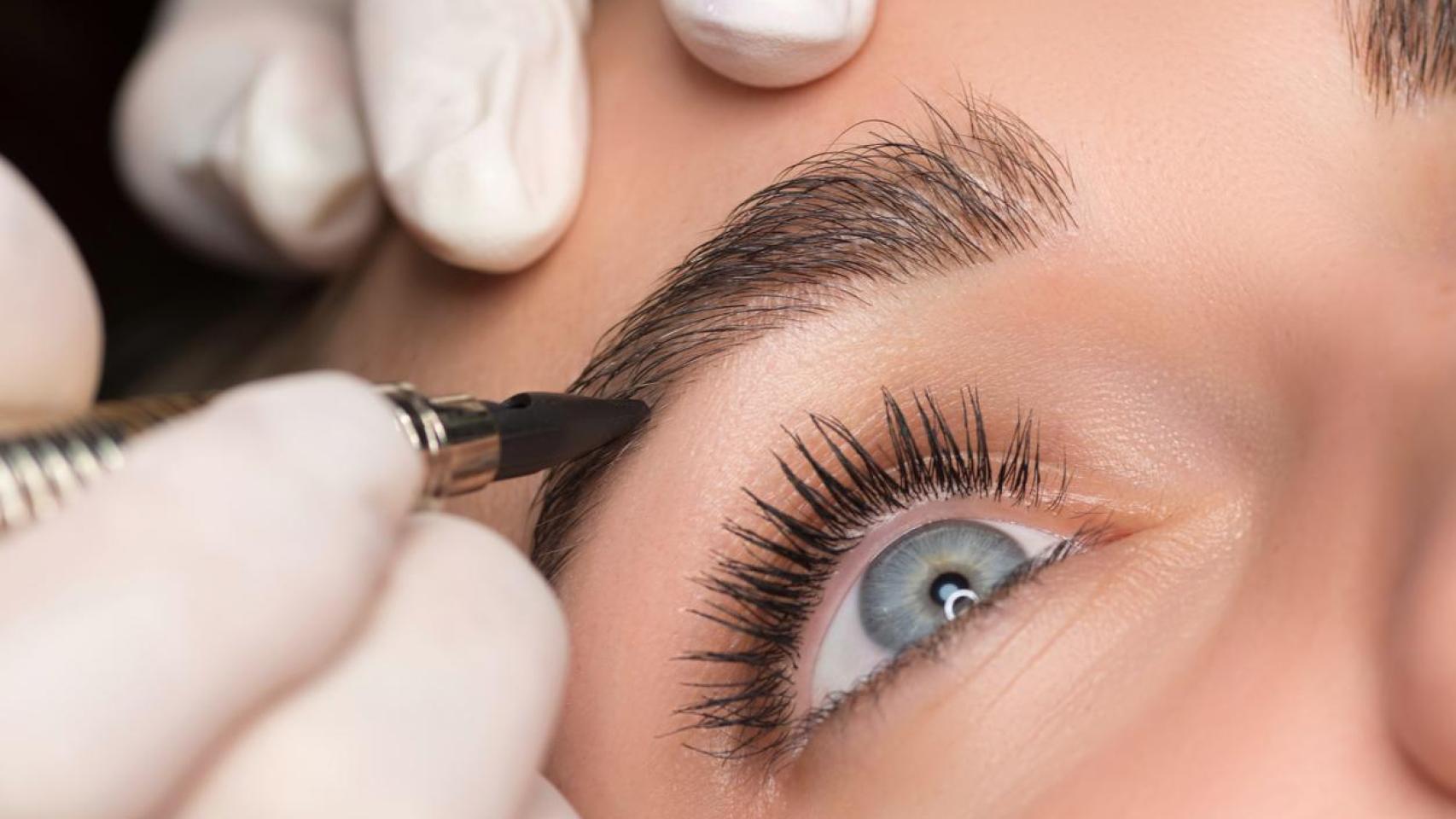 ¡El Secreto de las Cejas Perfectas Después de los 50! María Borbolla Revela el Truco para Rejuvenecer tu Rostro