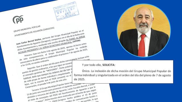 El alcalde de Aguarón, Lucio Cucalón, con el escrito registrado por el PP.