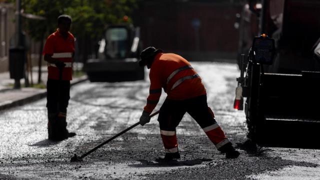 Operarios trabajando en Madrid.