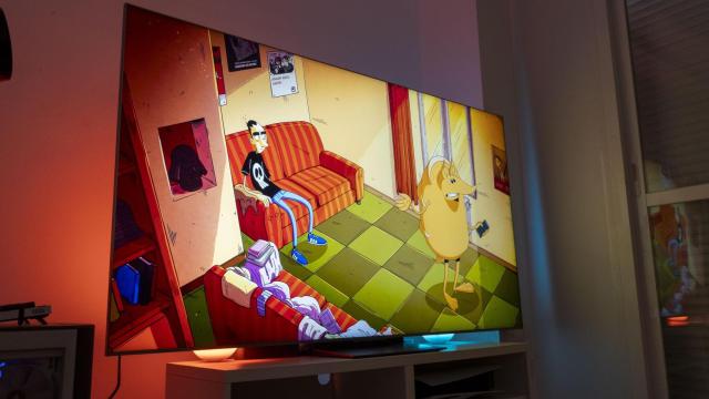 TCL 75C8K.