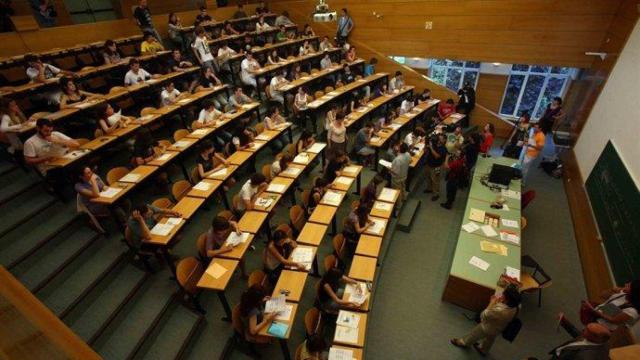 Alumnos realizando el MIR. Imagen de archivo.