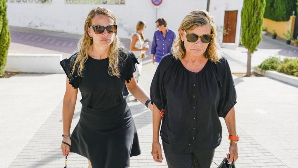 Carla Goyanes y Cari Lapique después de la muerte de Carlos Goyanes.