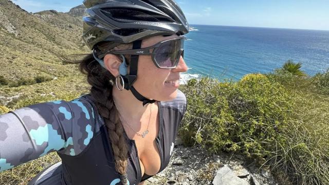 Cecilia Sopeña, en una ruta en bicicleta.