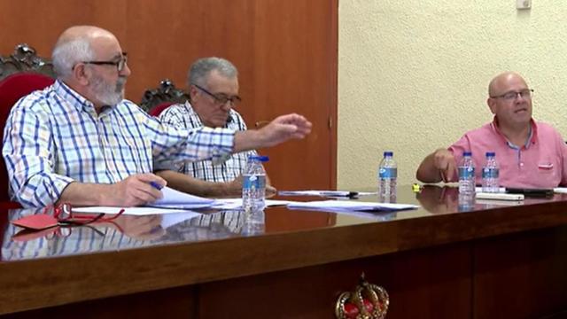 El pleno del Ayuntamiento de Aguarón, este jueves.