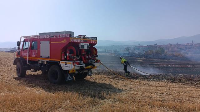 Los Bomberos de Segovia trabajan en el incendio en Zamarramala