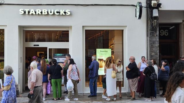 Apertura de Starbucks en el centro de A Coruña este viernes.