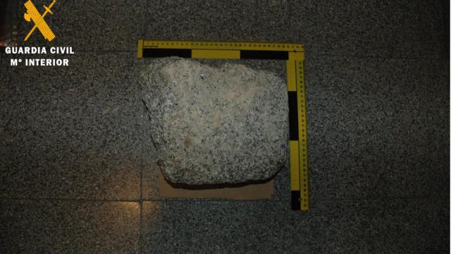 Imagen de la piedra robada del acueducto